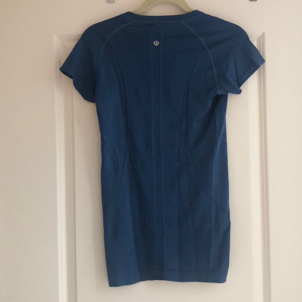 Lululemon short sleeve swiftly blue size 6